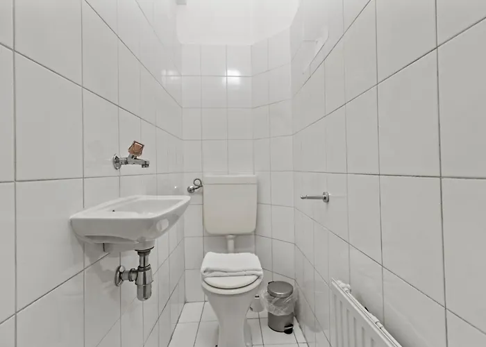 Apartment 3 Minutes To Metro I At Guertel I Fast Wifi Vienna