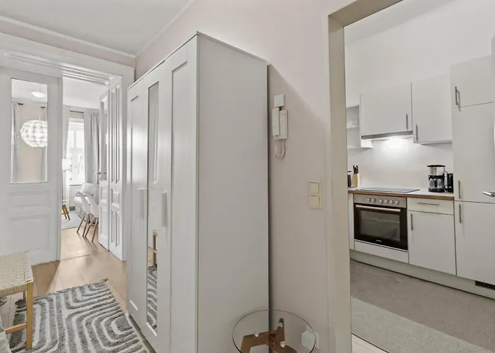 3 Minutes To Metro I At Guertel I Fast Wifi Apartment