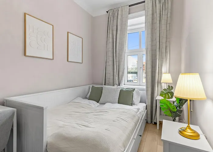Apartment 3 Minutes To Metro I At Guertel I Fast Wifi Vienna